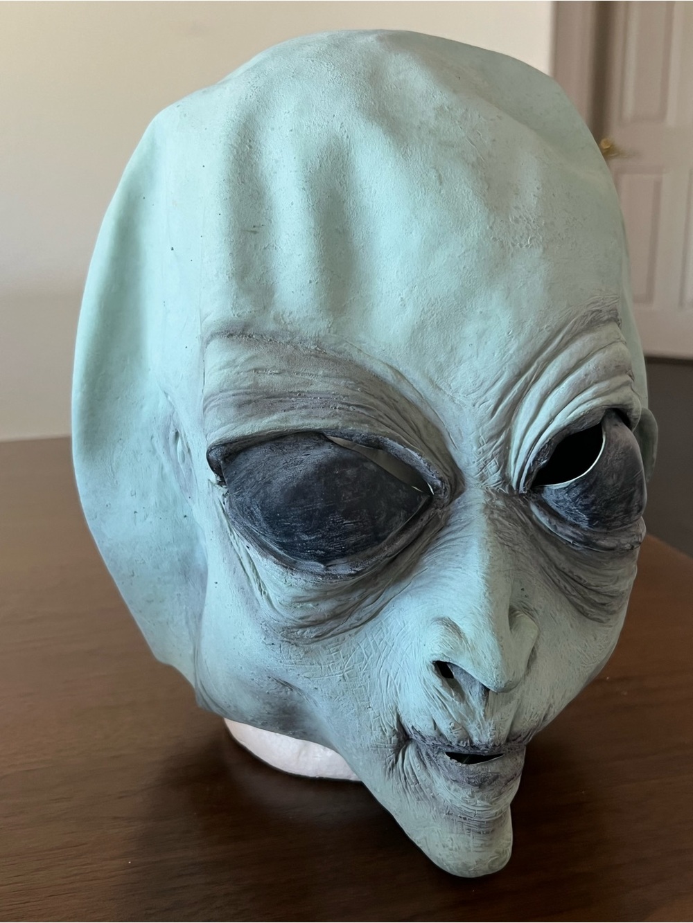 Alien Head Mask - Picture 3 of 4